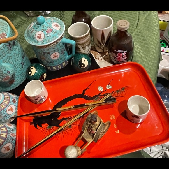 From Japan made in China tea set a two tall saki cups, four matching tea cups - Picture 15 of 16